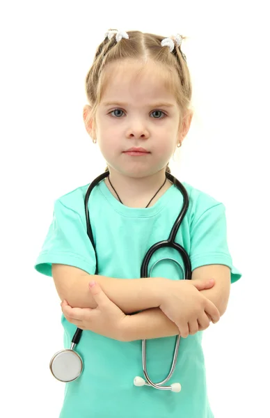 Μικρό κορίτσι γιατρός με το παιχνίδι φέρει, που απομονώνονται σε λευκό — Φωτογραφία Αρχείου