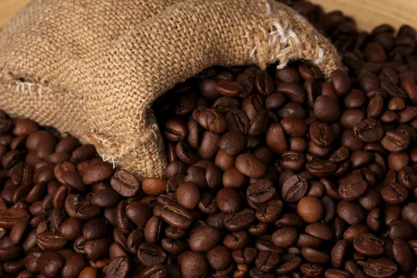 Koffie bonen in tas close-up — Stockfoto
