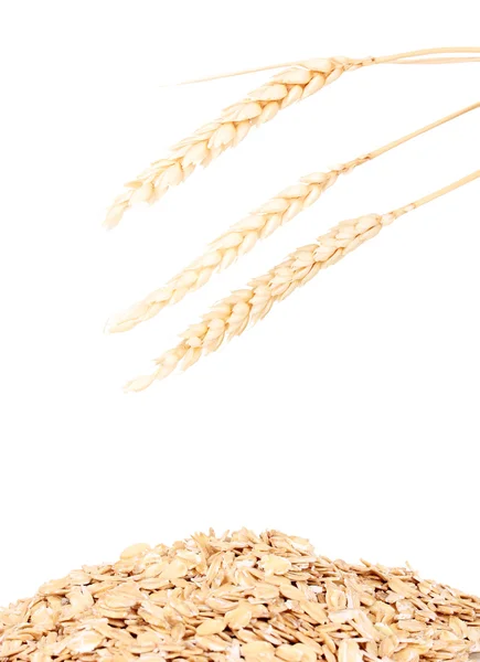 Oat flakes and wheat ears isolated on white — Stock Photo, Image