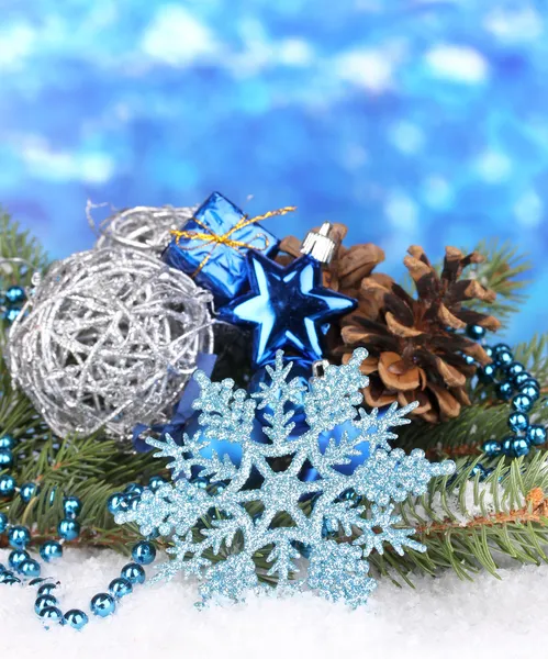 Jul dekoration på blå bakgrund — Stockfoto