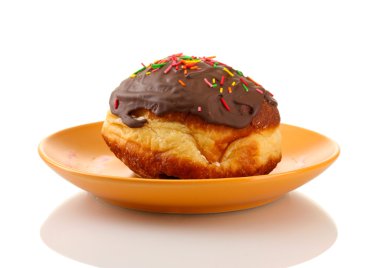 renkli plaka üzerinde beyaz izole leziz poğaça