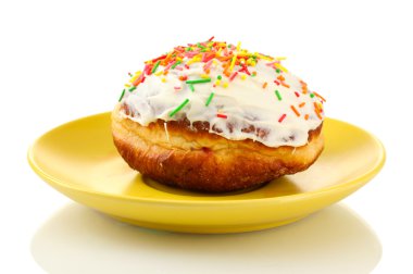 renkli plaka üzerinde beyaz izole leziz poğaça