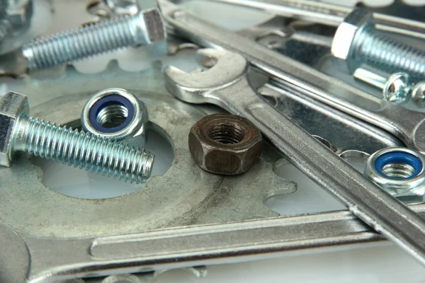 Equipo de la máquina, ruedas dentadas de metal, tuercas y pernos de fondo, primer plano — Foto de Stock