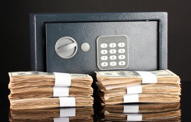 Amerikan Doları ve izole siyah kasa