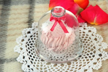 uçan daire üzerinde Marshmallows ışık arka plan şeffaf kapaklı