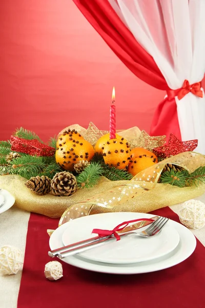 Belo cenário de mesa de Natal com tangerinas e abeto, close-up — Fotografia de Stock