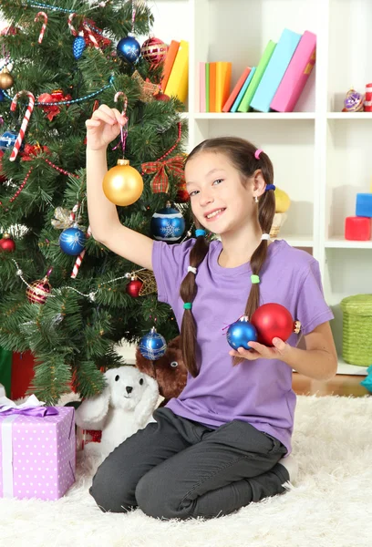 Little girl decorating christmas tree Royalty Free Stock Photos