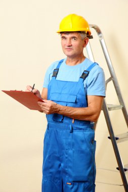 Oluşturucu duvar arka planda çalışma sözleşme içine girer