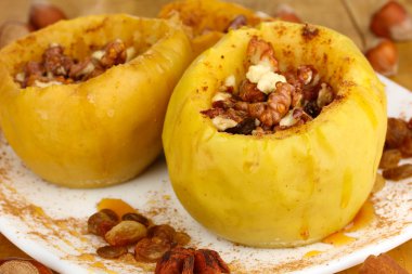 tabak pişmiş elma yakın çekim