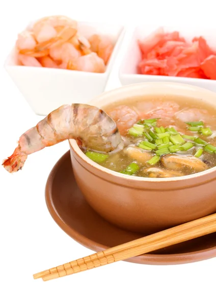 白で隔離される中華スープ — ストック写真