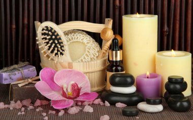 Bambu zemin üzerine güzel spa ayarı