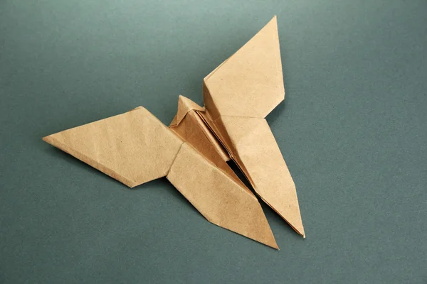 Origami motyla na szarym tle — Zdjęcie stockowe