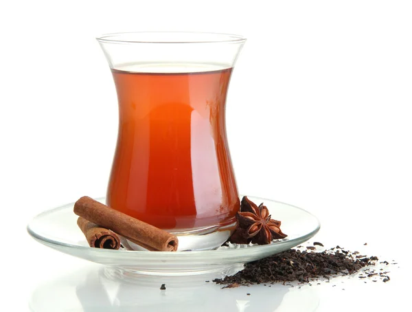 Стакан турецкого чая, изолированный на белом — стоковое фото