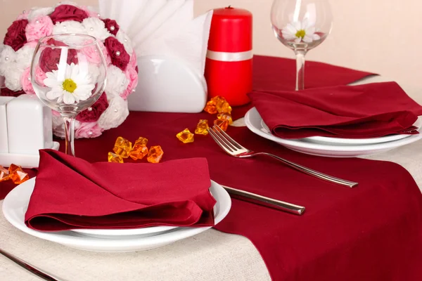 Elegante tabel instelling in restaurant — Stockfoto