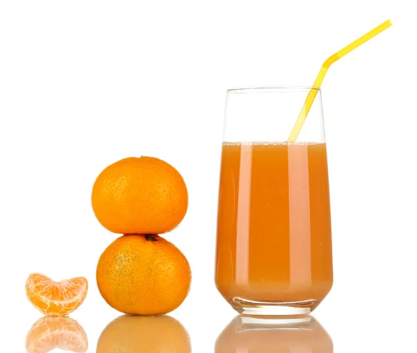 Delicious tangerine juice in glass and mandarins next to it isolated on white — Stock Photo, Image