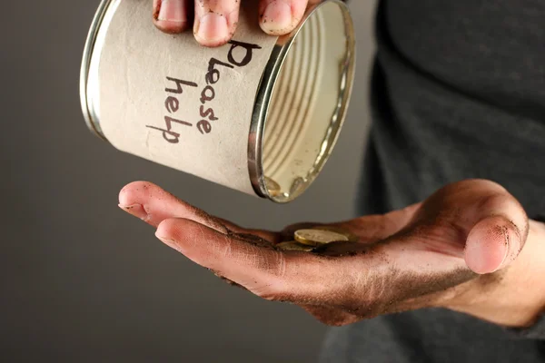 Homeless pours money from bank, close-up — Stock Photo, Image