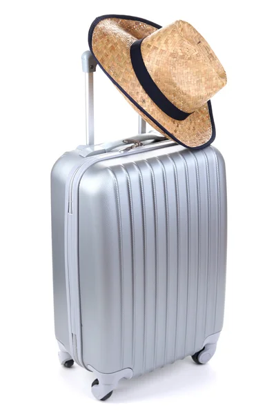 Silberner Koffer mit Frauenhut isoliert auf weißem Grund — Stockfoto