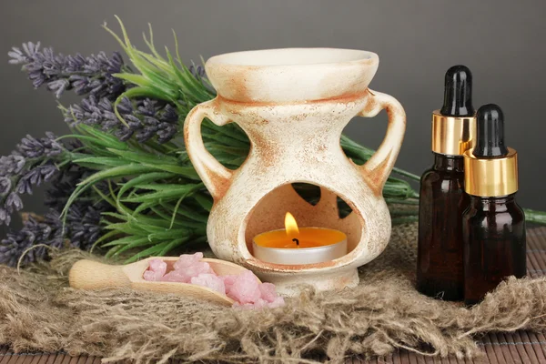 Aromatherapie lamp op grijze achtergrond — Stockfoto