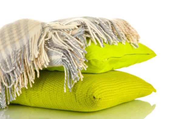 Plaid e cuscini a quadretti di lana, isolati su bianco — Foto Stock