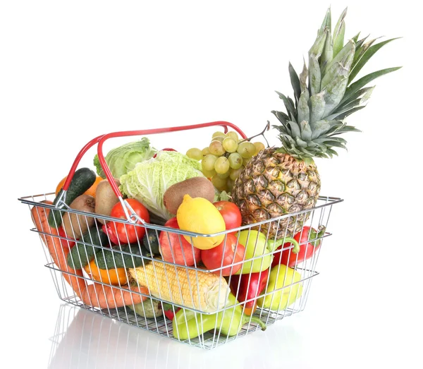 Frisches Gemüse und Obst in Metallkorb isoliert auf weiß — Stockfoto