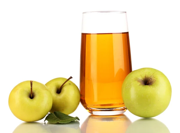 Jugo de manzana útil con manzanas alrededor aisladas en blanco — Foto de Stock