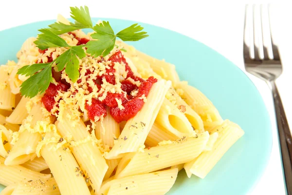 Rigatoni pastarätt med tomatsås på nära håll — Stockfoto