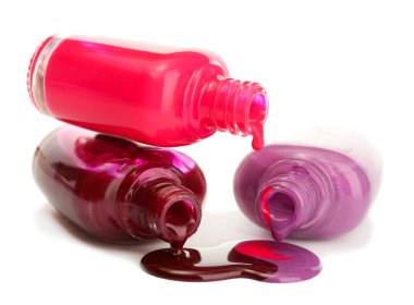 parlak beyaz üzerinde izole oje ile şişe açmak