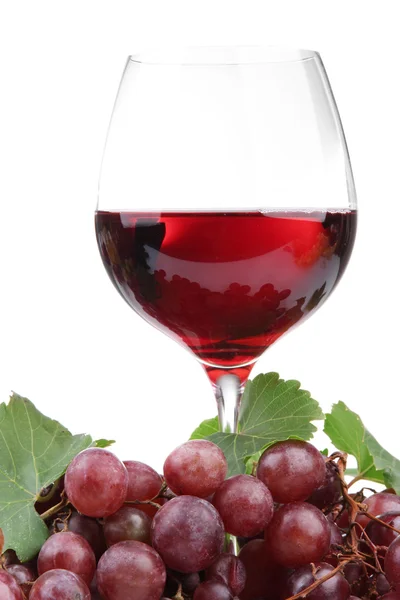 Glass of wine and grapes, isolated on white — Stock Photo, Image