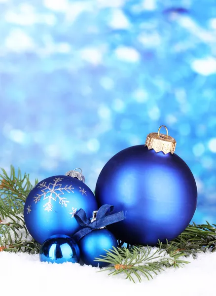 Decoração de Natal em fundo azul — Fotografia de Stock