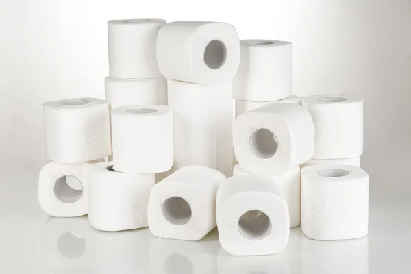 Rollos de papel higiénico aislados en blanco — Foto de Stock