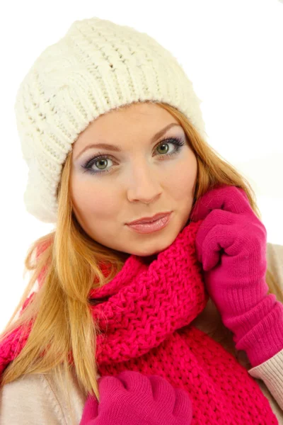 Jovem mulher bonita vestindo roupas de inverno, isolado em branco — Fotografia de Stock