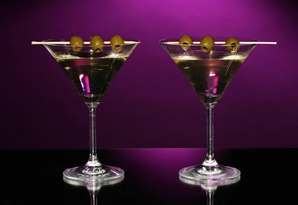 Gafas Martini sobre fondo oscuro —  Fotos de Stock