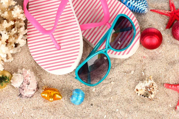 Christmas balls,seashells andh beach accessories on sand, close-up — Stock Photo, Image