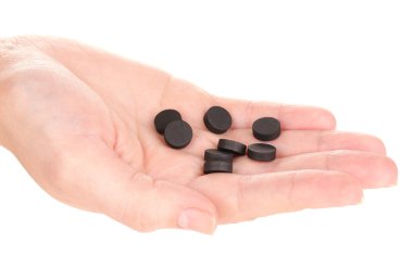 aktif kömür üzerine beyaz izole el