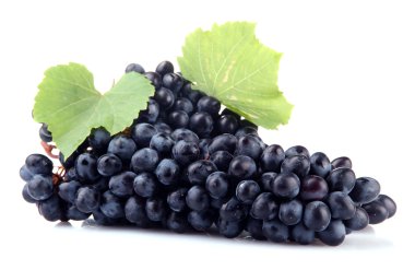 Olgun tatlı üzüm üzerine beyaz izole