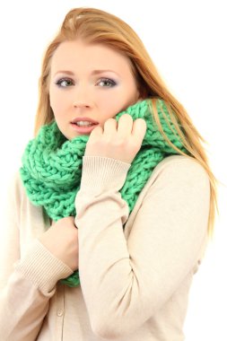 genç güzel kadın üzerinde soğuk Rüzgar, üzerinde beyaz izole kış giyim