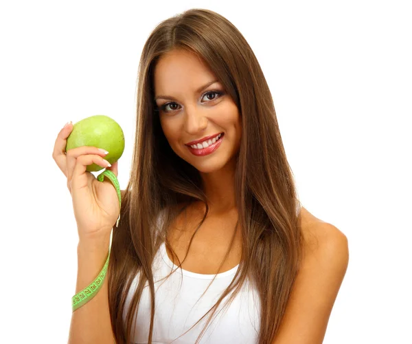 Красивая молодая женщина с зеленым яблоком и мерой ленты, изолированные на белом — стоковое фото