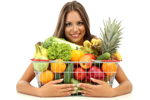 Mooie jonge vrouw met groenten en fruit in het winkelmandje, geïsoleerd op wit — Stockfoto