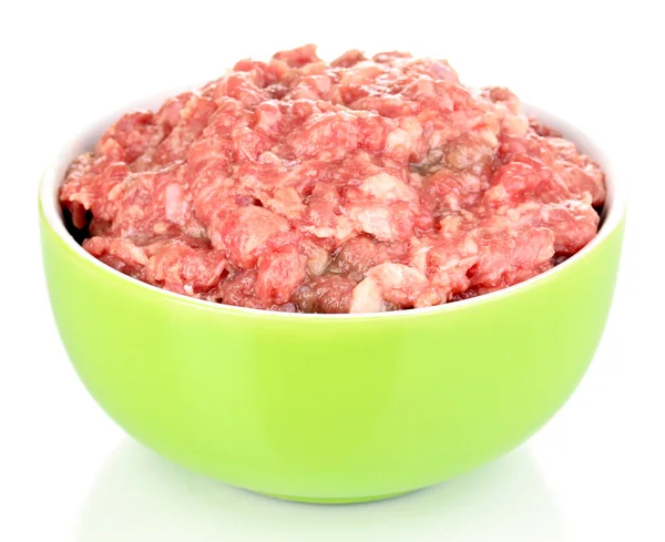 Schüssel mit rohem Hackfleisch isoliert auf weiß — Stockfoto