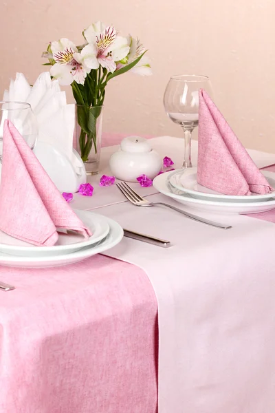 Elegante mesa en el restaurante — Foto de Stock