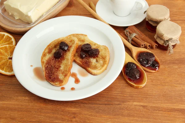 White bread toast with jam and cup of coffee on wooden table — Stock Photo, Image