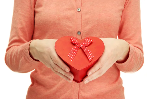 Corazón rojo en las manos de la mujer, de cerca —  Fotos de Stock