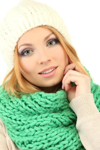 白で隔離され、冬の服を着ている若い美しい女性 — ストック写真