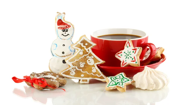 Weihnachtsleckereien mit Tasse Kaffee isoliert auf weiß — Stockfoto