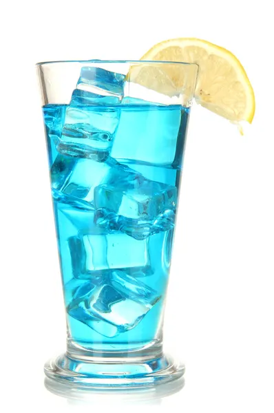 Cocktail Blue Lagoon isolado em branco — Fotografia de Stock