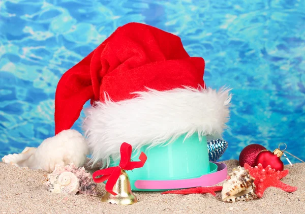 Conceptual photo: Celebrating Christmas at beach — Stock Photo, Image