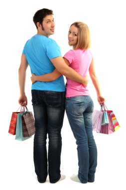 Genç çift alışveriş ve birçok alışveriş torbaları üzerinde beyaz izole holding