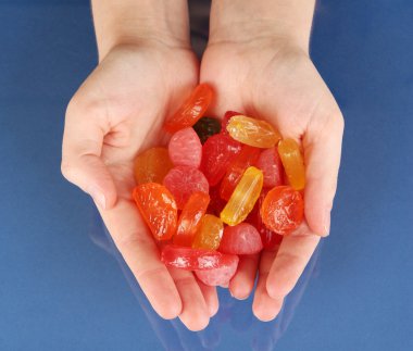 aşkın mavi zemin üzerine tatlılar