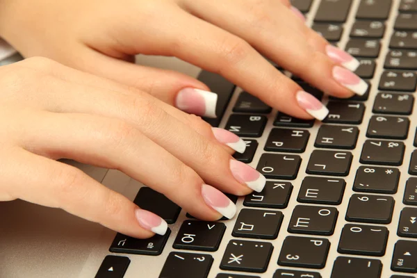 Female hands writing on laptot, close up — Stock Photo, Image