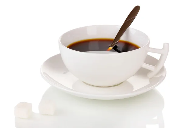 Eine Tasse starken Kaffee isoliert auf weiß — Stockfoto